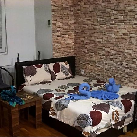 Wonderful Studio Apartment In Skopje Center Exterior foto