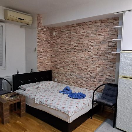 Wonderful Studio Apartment In Skopje Center Exterior foto